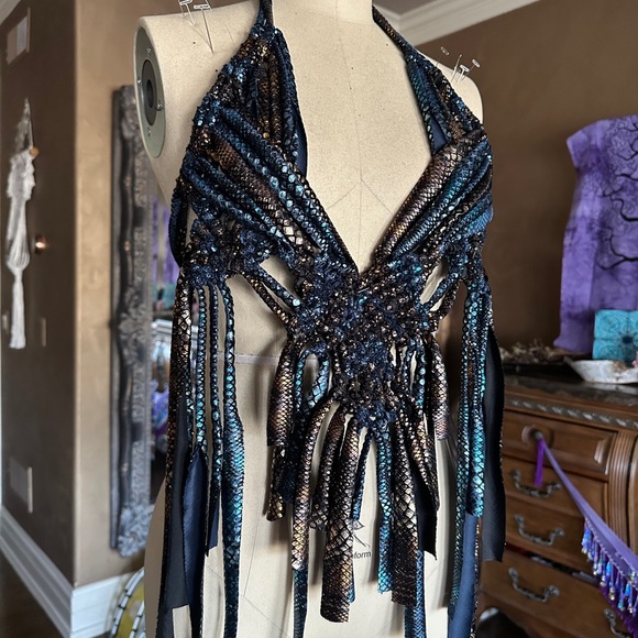 Original GoodVibeGoda Handmade Macramé Rope Black, Blue and Gold Festival Outfit - Picture 4 of 16